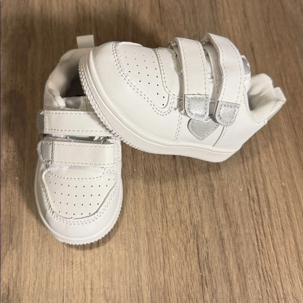 First Steps Baby girl Sneakers size‎ 4 with hook and loop Straps bright white